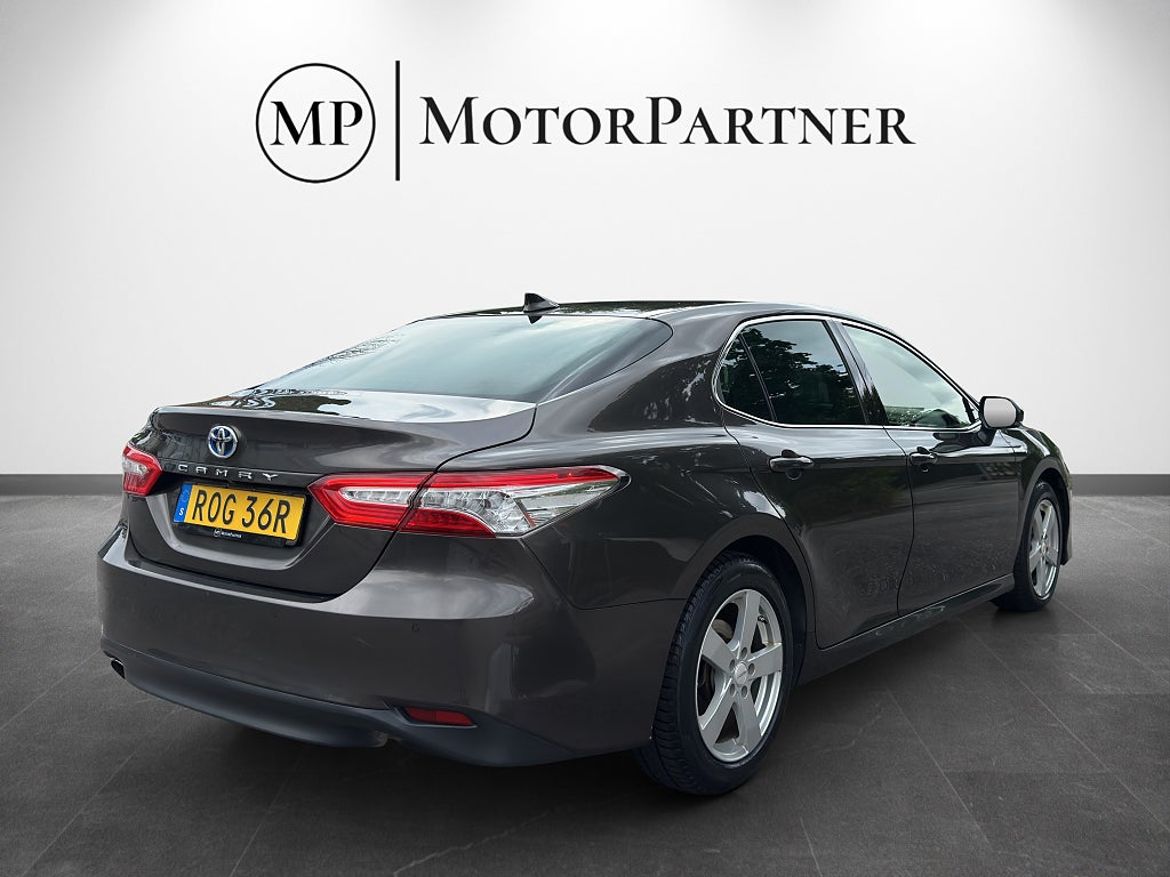 Toyota Camry Hybrid, bild 7 av 21