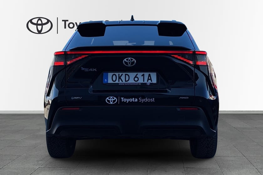 Bild 5 av Toyota bZ4X AWD  Executive Automat Navigation Skinn Rattvärme Adaptiv farthållare  Backkamera