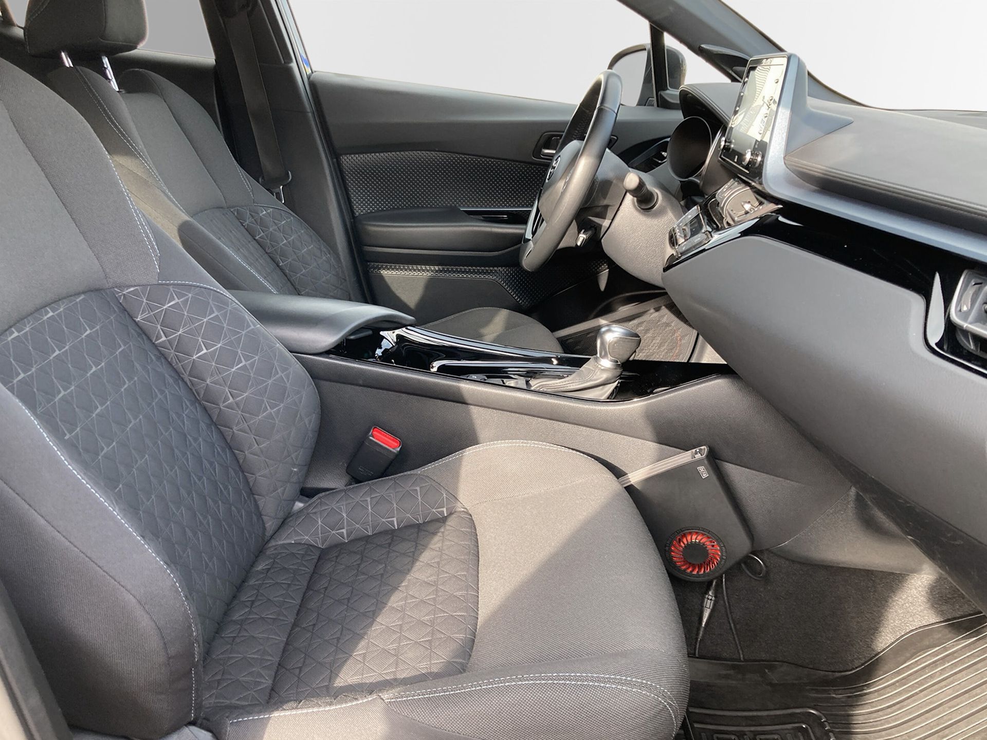 Toyota C-HR 2021, photo 7/10