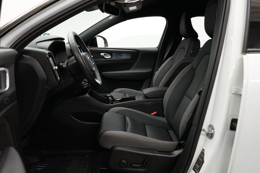 Bild 5 av Volvo XC40 Recharge Plus Edition, Navigation, Förarstol elmanövrerad, Dragkrok