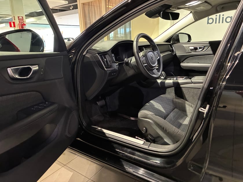 Bild 4 av Volvo V60 Recharge T6 Core Edition | DRAGKROK |