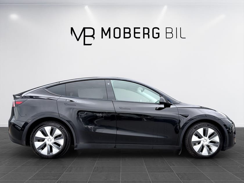 Bild 4 av Tesla Model Y Long Range AWD 514hk Pano Läder Navi B-Kamera