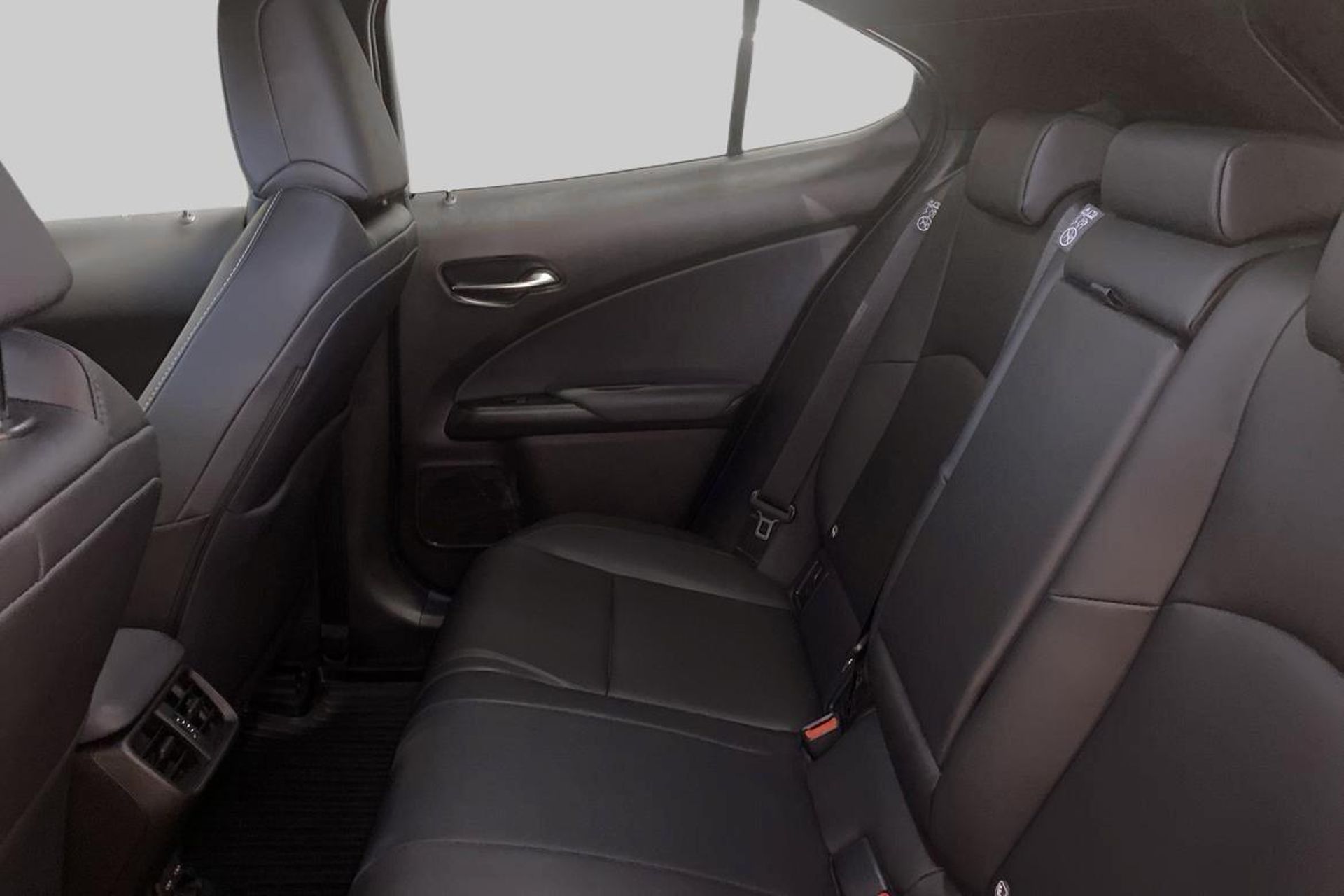 Lexus UX 300h F Sport Design FWD 2026, bild 7/10