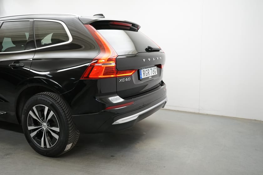 Bild 3 av Volvo XC60 Recharge T6 Core Edition, Dragkrok, Taklucka, Navigation, Baklucka elmanövrerad
