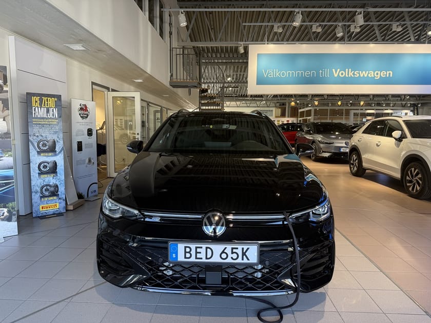 Bild 2 av Volkswagen Golf Sportscombi R-LINE 1,5 ETSI 150 HK DSG7