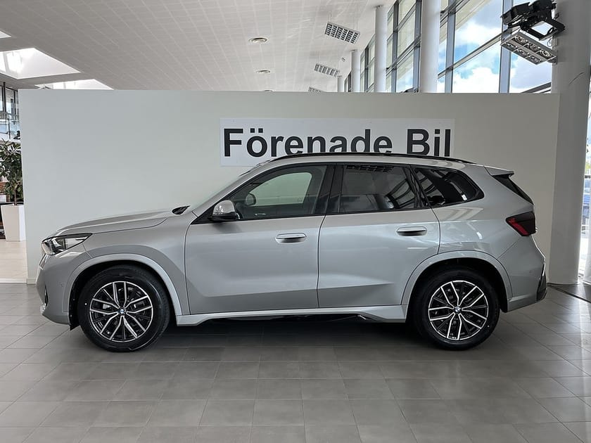 Bild 3 av BMW X1 sDrive18i M Sport Drag TonadeRutor Rattvärme ParkAssist