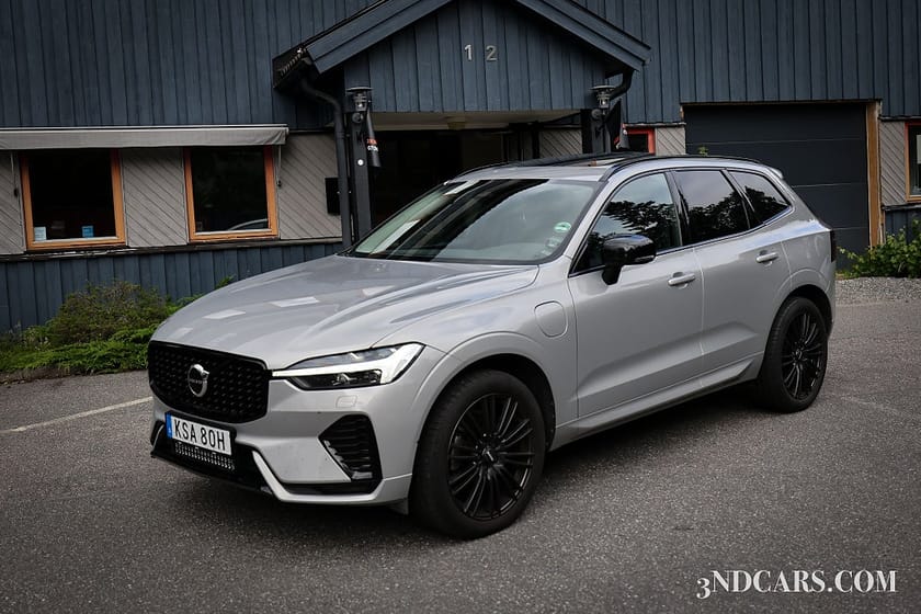 Bild 1 av Volvo XC60 Recharge T6 AWD Plus Dark Panorama H/K ljud MOMS Hybrid