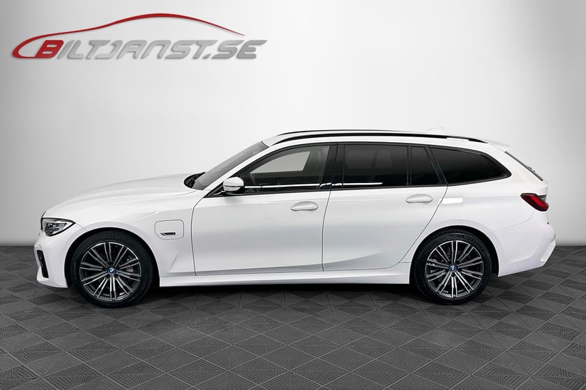 Bild 2 av BMW 330e Touring M - Sport | Drag | Cockpit