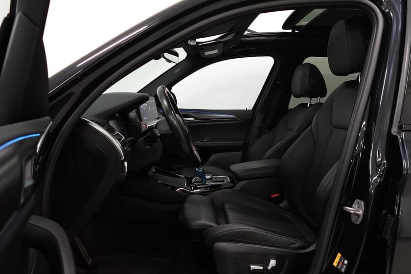 Bild 4 av BMW iX3 M Sport Drag Pano Kamera Ambient P-Värme Adap-F MOMS