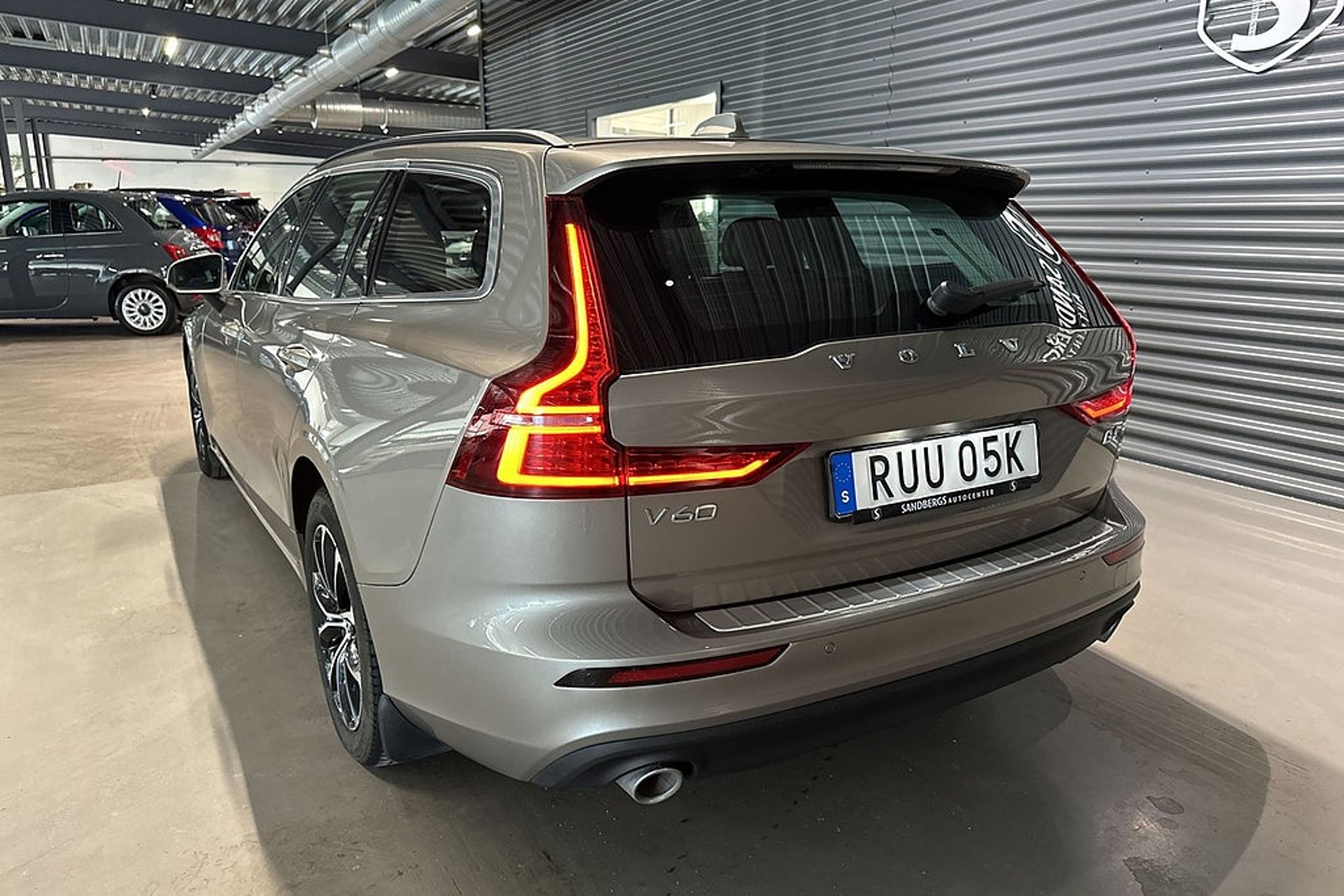 Volvo V60 B4 Momentum Advanced 2022, photo 6/10