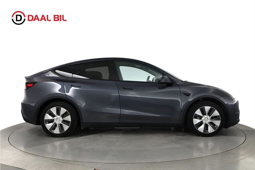 Bild 5 av Tesla Model Y Long Range AWD 514HK 20,5kWh PANO VÄRM NFC KAM