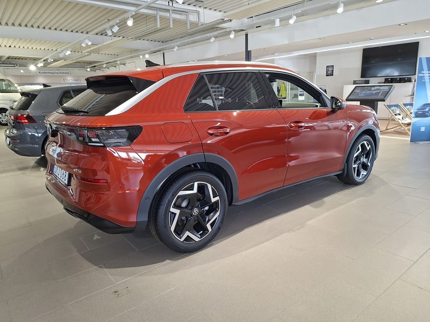 Bild 4 av Volkswagen T-Roc R-Line  1.5 eTSI 150 HK DSG7 Area view/Matrix