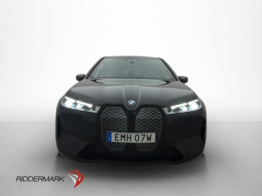 Bild 3 av BMW iX xDrive40 Sport HeadUp 360° Moms Drag Skinn H/K