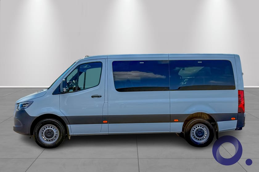 Bilde 2 av Mercedes-Benz Sprinter 9 seter TAXI versjon med rullestorampe