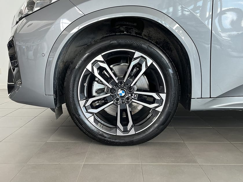Bild 4 av BMW iX2 xDrive30 M Sport Park Assist Drag Rattvärme
