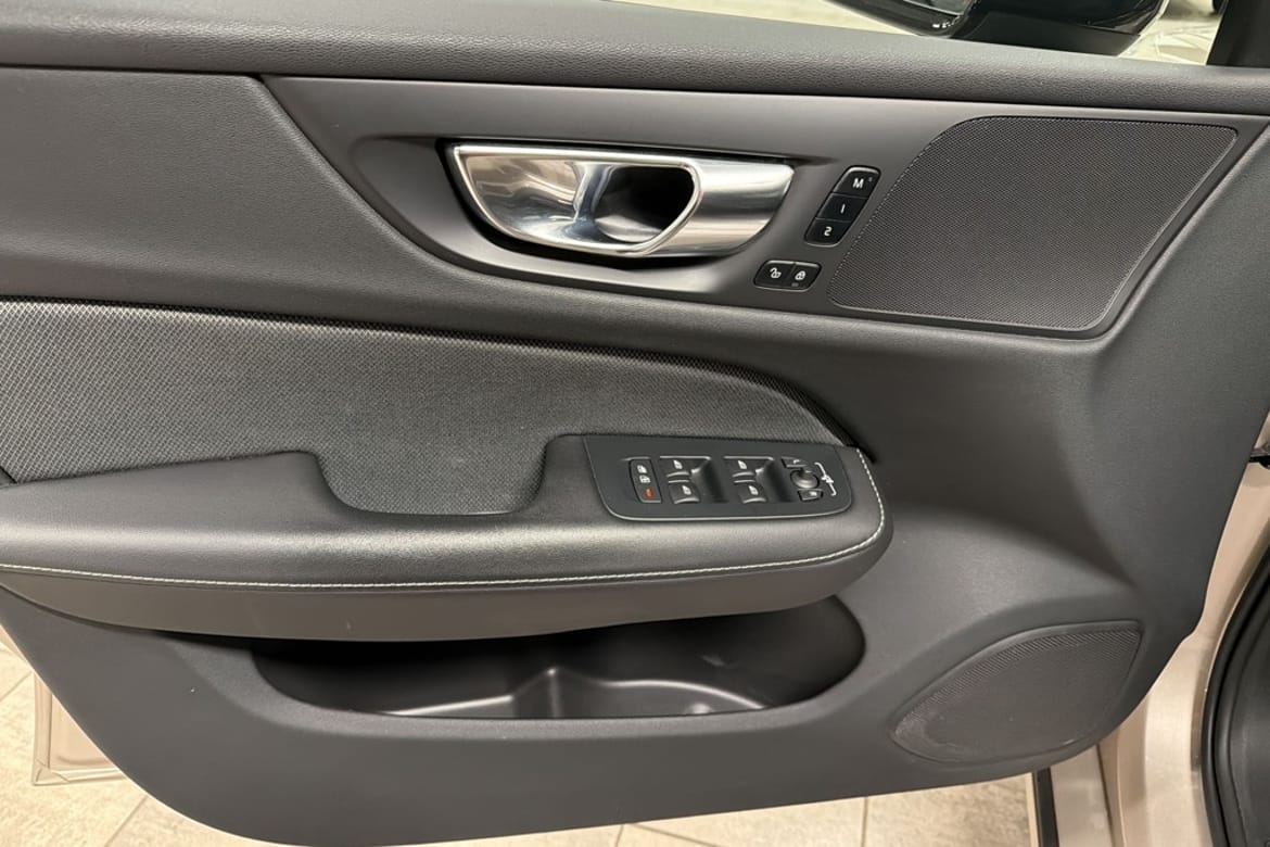 Volvo V60 2023 - miniatyr 8
