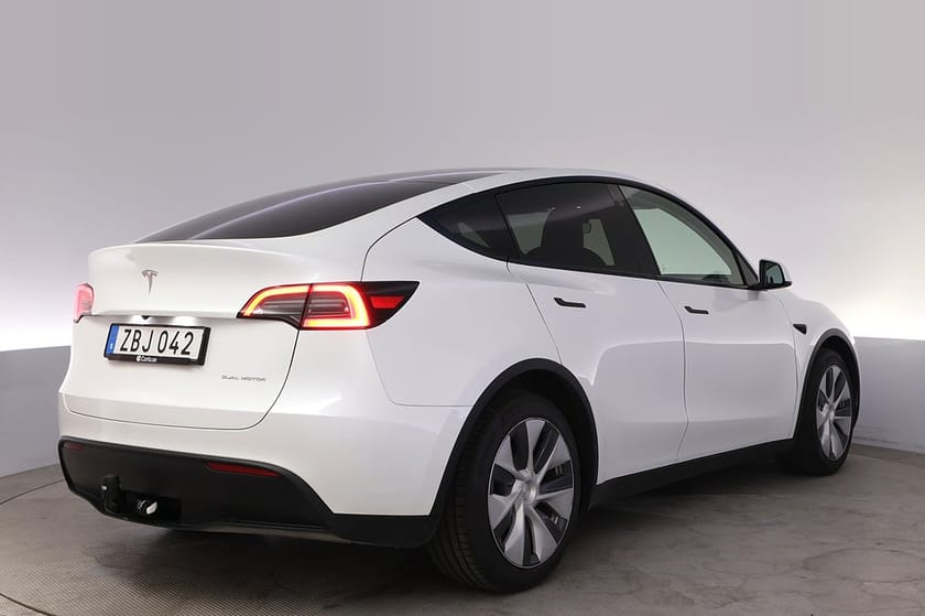 Bild 5 av Tesla Model Y Long Range AWD Autopilot Panorama Drag
