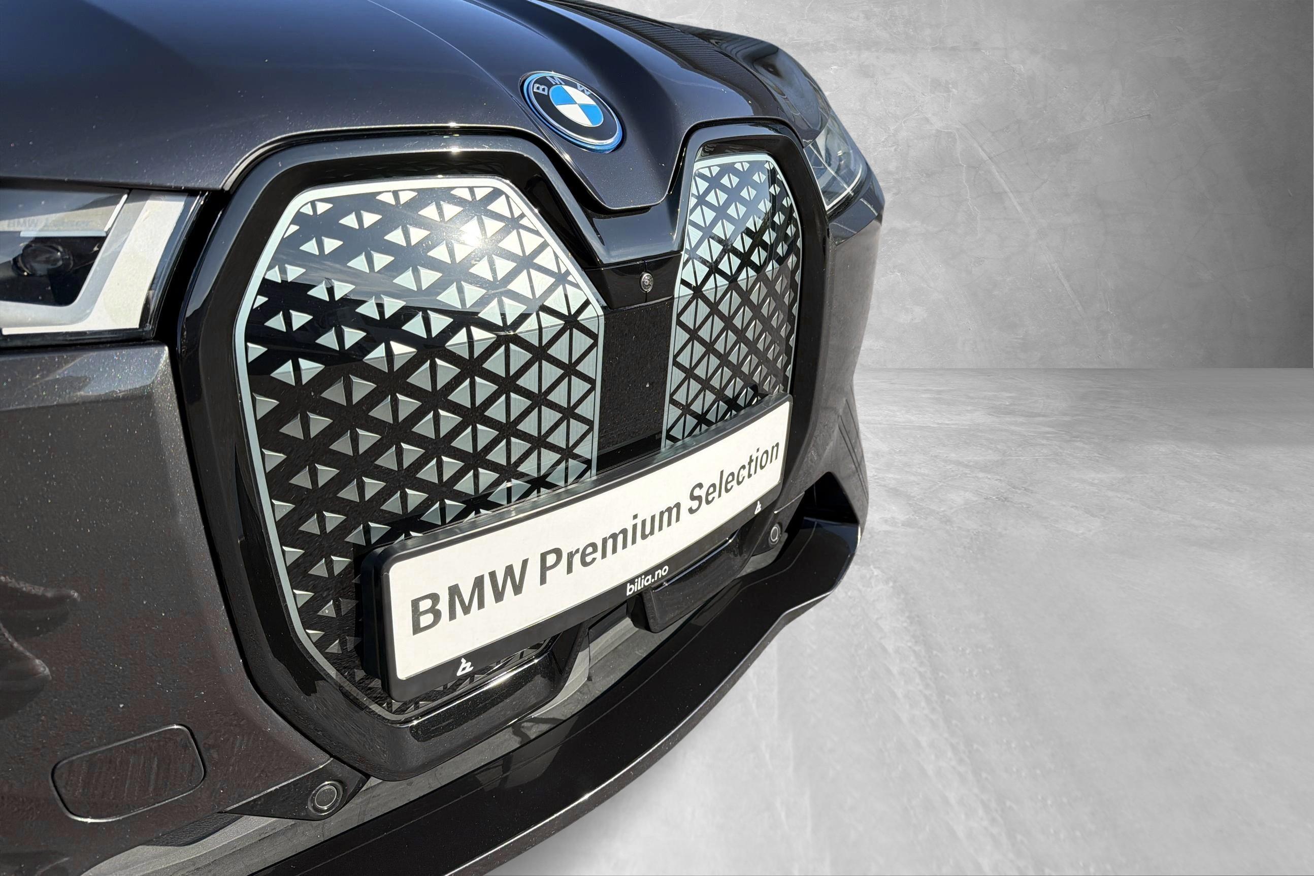 BMW iX xDrive50, 524hp, 2023