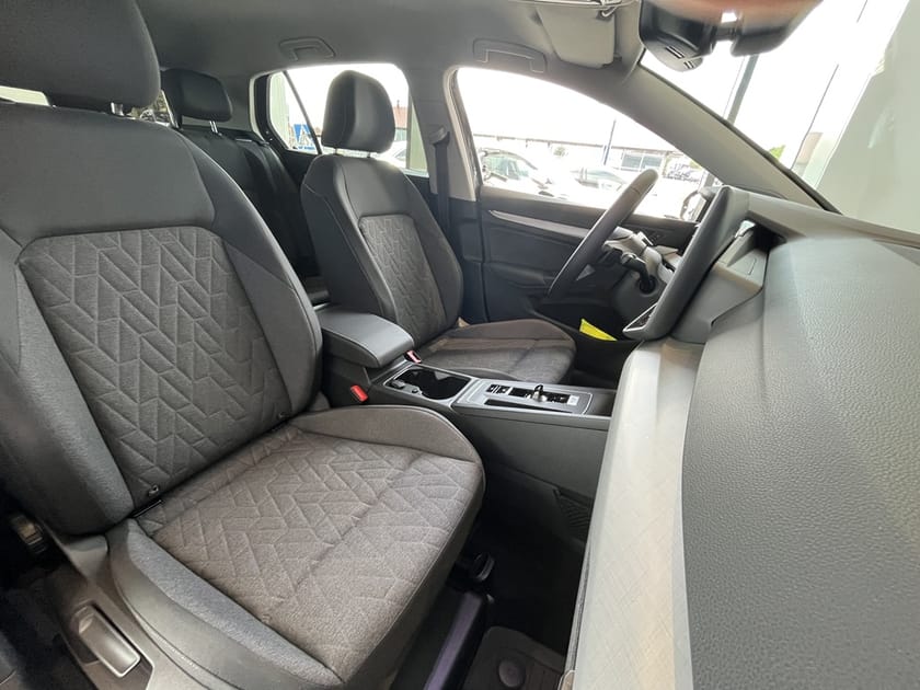 Bild 4 av Volkswagen Golf LIFE 1,5 ETSI 150 HK DSG7