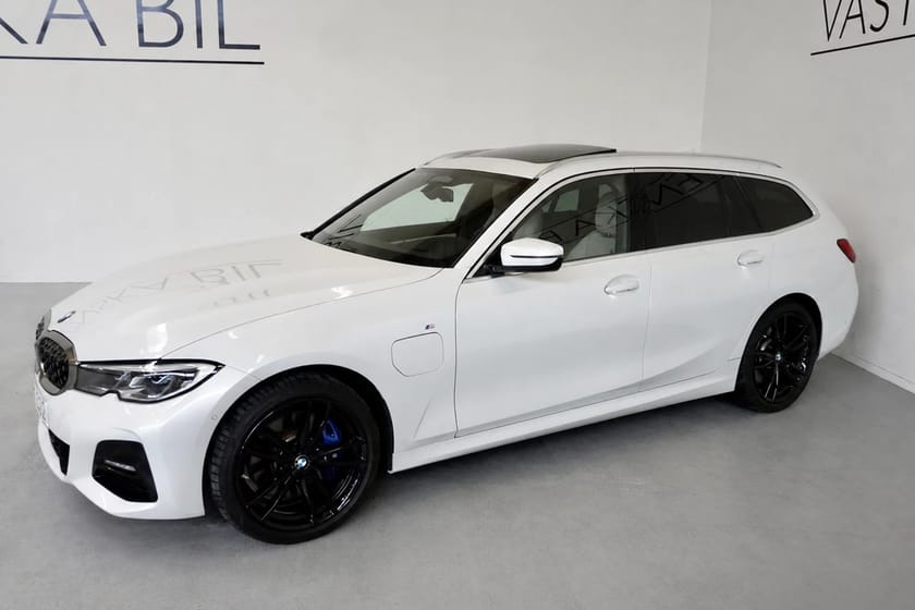 Bild 3 av BMW 330e xDrive Touring xDrvie M sport Innovation Pano/H&K/SE Spec