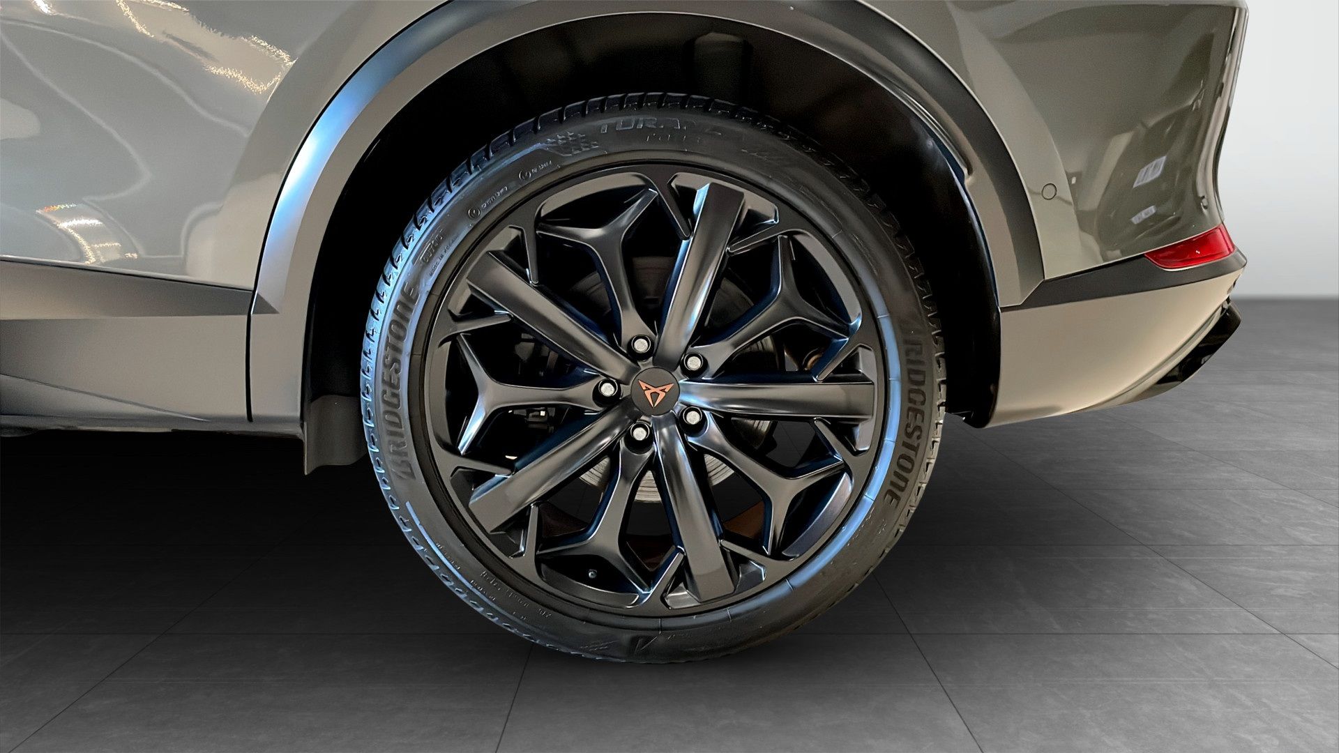 Cupra Formentor VZ e-Hybrid 2024, photo 6/10