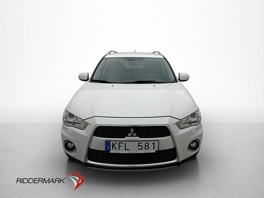Bild 2 av Mitsubishi Outlander 2.4 MIVEC AWD 170hk 7-Sits Drag Skinn