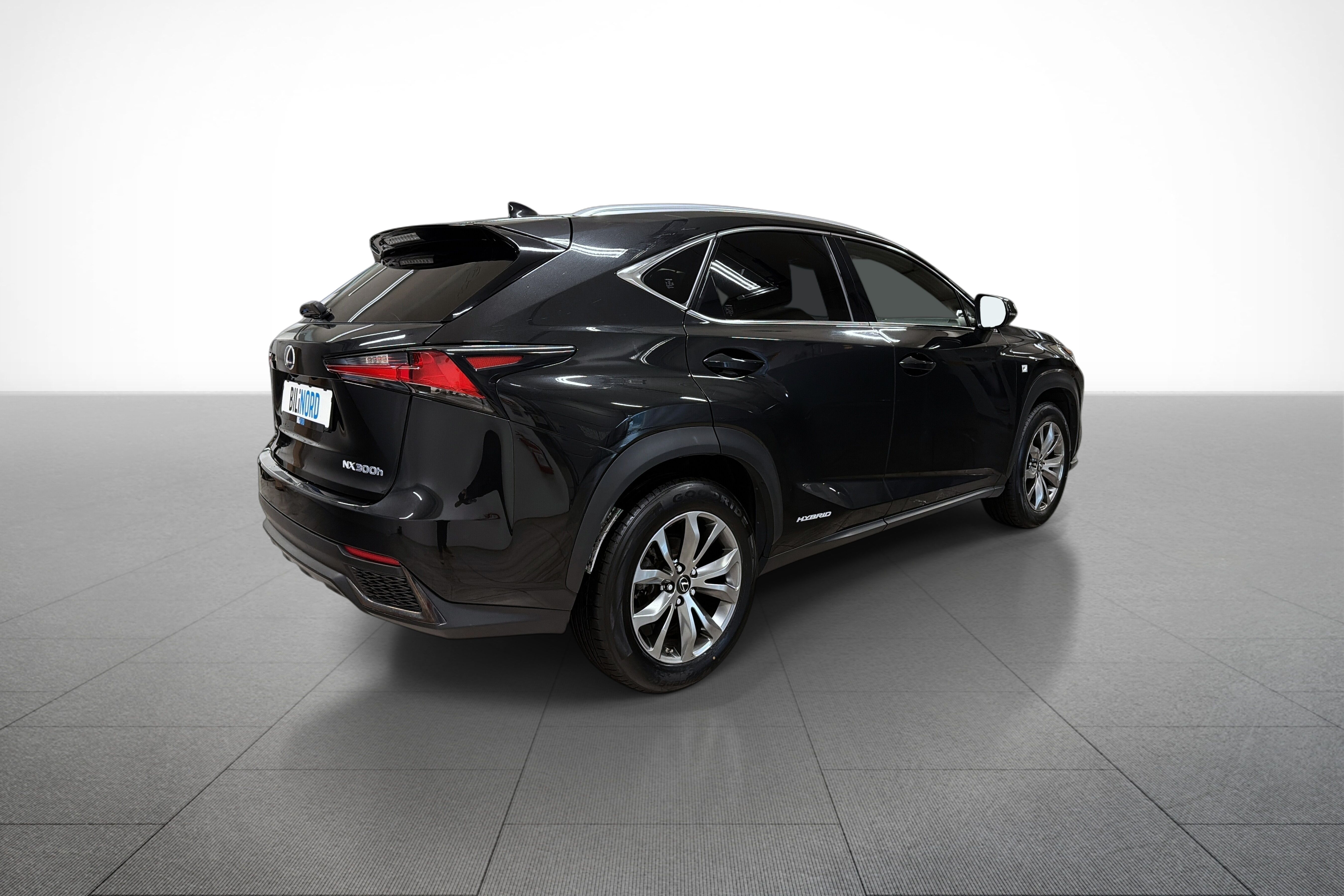 Lexus NX 300h AWD bilde 6