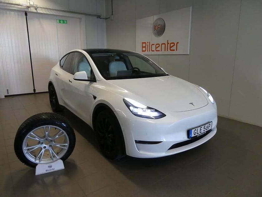 Bild 1 av Tesla Model Y Long Range AWD Värmare-Drag-Skinn-Panorama-Navi-360°