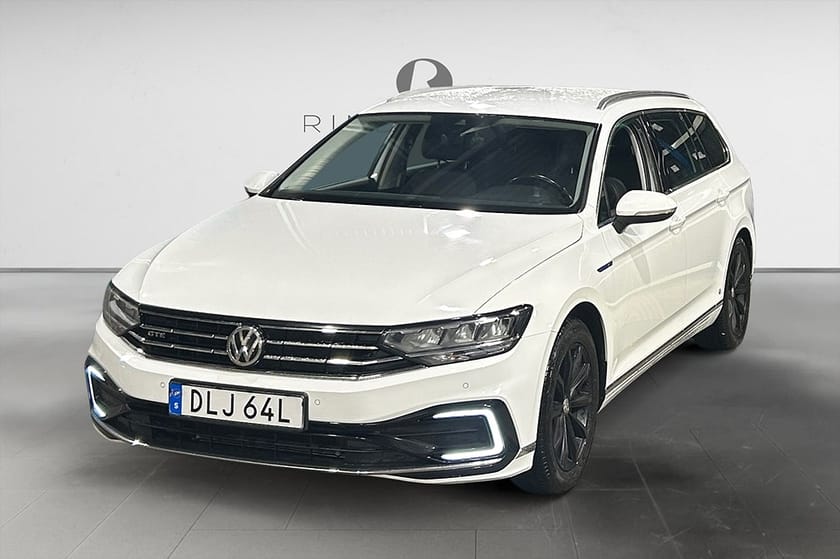 Bild 1 av Volkswagen Passat Sportscombi GTE SC 1.4 TSI 218 HK DSG DRAG B-VÄRM CARPLAY