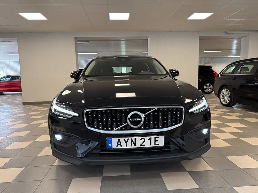Bild 2 av Volvo V60 Cross Country B4 AWD B-Kamera H/K Navi CarPlay Drag Advanced 197 Hk