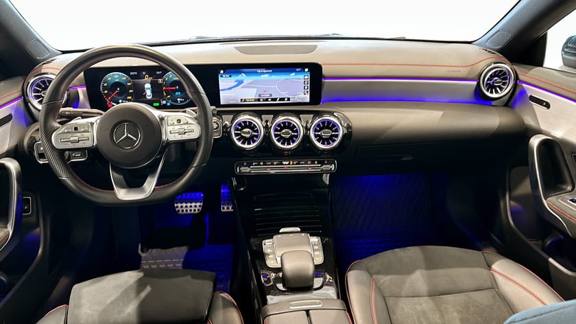 Bild 4 av Mercedes-Benz CLA 250 e COUPÉ  AMG Line Pano