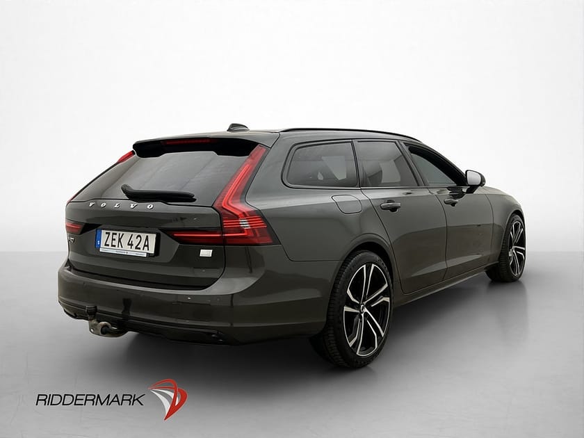 Bild 4 av Volvo V90 Recharge T8 AWD R-Design B&W Pano Värm Drag 360°