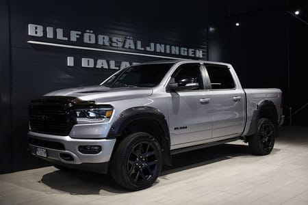 RAM 1500 Crew Cab Dodge Laramie Night 5.7 V8 HEMI 4x4 395hk Adaptiv/360°/Rambox