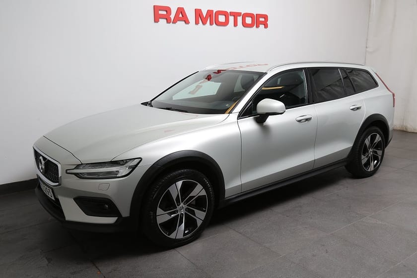 Bild 1 av Volvo V60 Cross Country D4 190hk Adv SE ll AWD Navi Kamera Värmare Drag