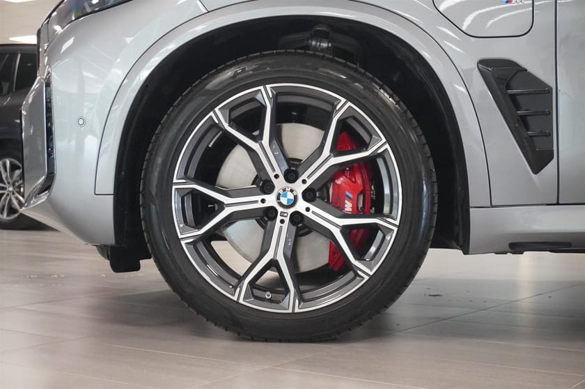 Bild 4 av BMW X5 xDrive50e M-Sport Pro DAP Pano Innov Comfort Plus Exclusive