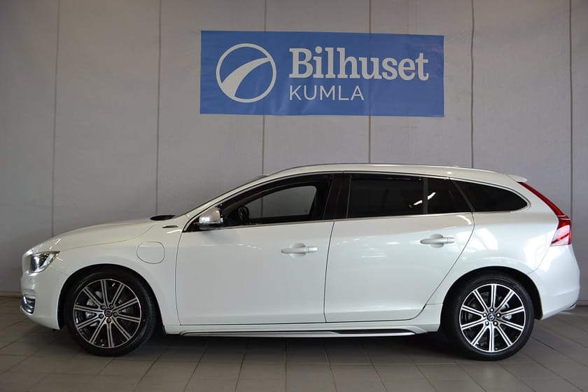 Bild 2 av Volvo V60 D6 Plug-in Hybrid 283hk Summum AWD Aut Drag Navi