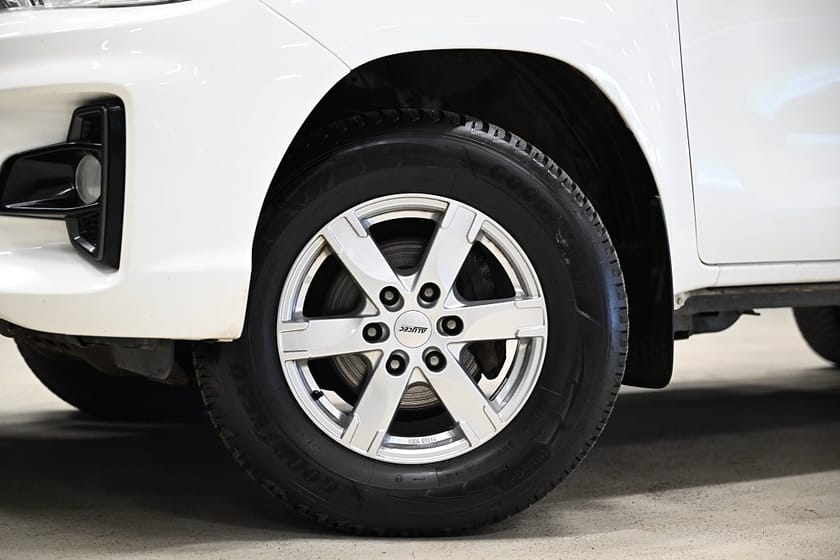 Bild 5 av Toyota Hilux Extra Cab 2.4 AWD 150HK Servicebil|Kåpa|Inredd|Clayton-Omvandlare