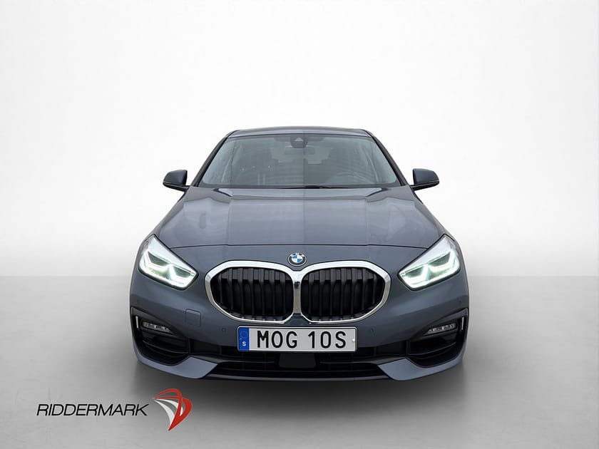 Bild 2 av BMW 118i 140hk Sport line Cockpit Halvskinn Bluetooth