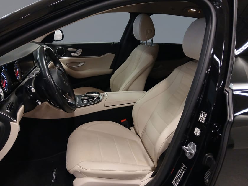 Bild 5 av Mercedes-Benz E 220 T d 9G-Tronic//AMG LINE//360-kamera//