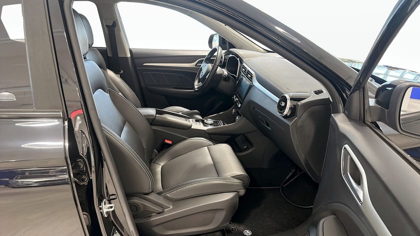 Bild 3 av MG ZS EV Luxury 45kWh 143hk Panorama Backkamera