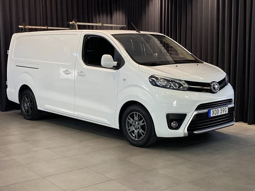 Bild 1 av Toyota Proace 2.0 / L3 (lång) / Drag & Värm / Inredning / MOMS