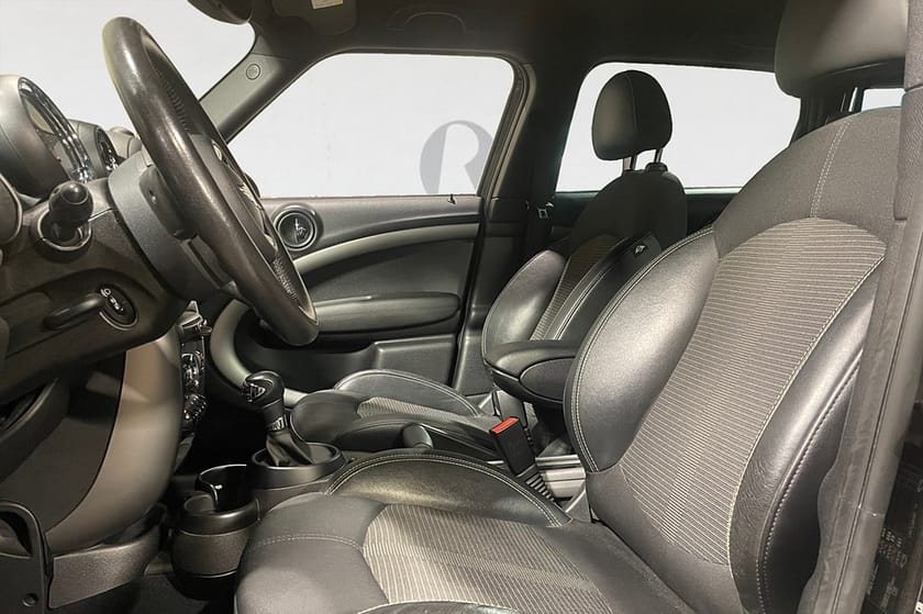 Bild 3 av MINI Countryman Cooper D ALL4 112 HK AUT CONNECTED DRAG NAVI 11300MIL