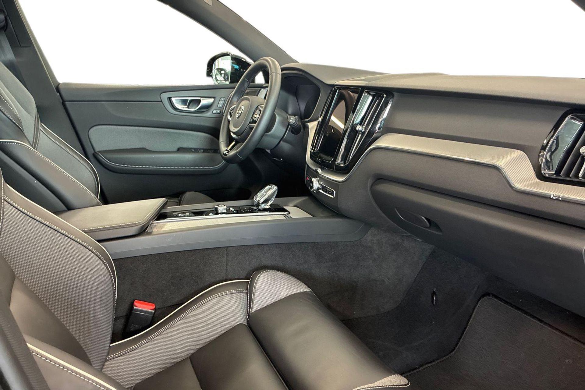 Volvo XC60 T6 Plus Dark Edition 2025, bild 7/10