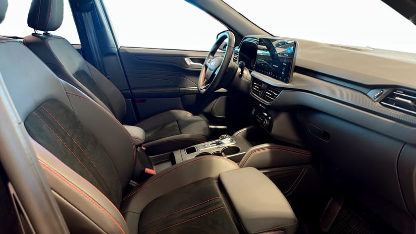 Bild 3 av Ford Kuga Plug-In Hybrid ST-Line X | B&O | Dragkrok | 360° Kamera