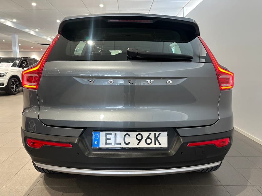 Bild 5 av Volvo XC40 T3 FWD Momentum Edition / Parkeringssensor fram/bak / Rattvärme / Automatisk bagagelucka /