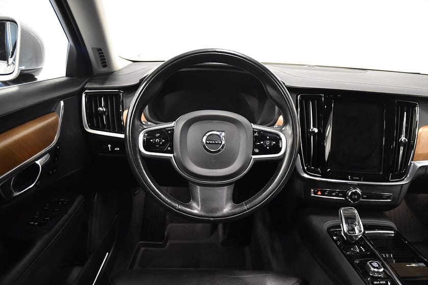 Bild 2 av Volvo V90 T8 AWD Recharge Inscription Drag VOC B-värm Skinn