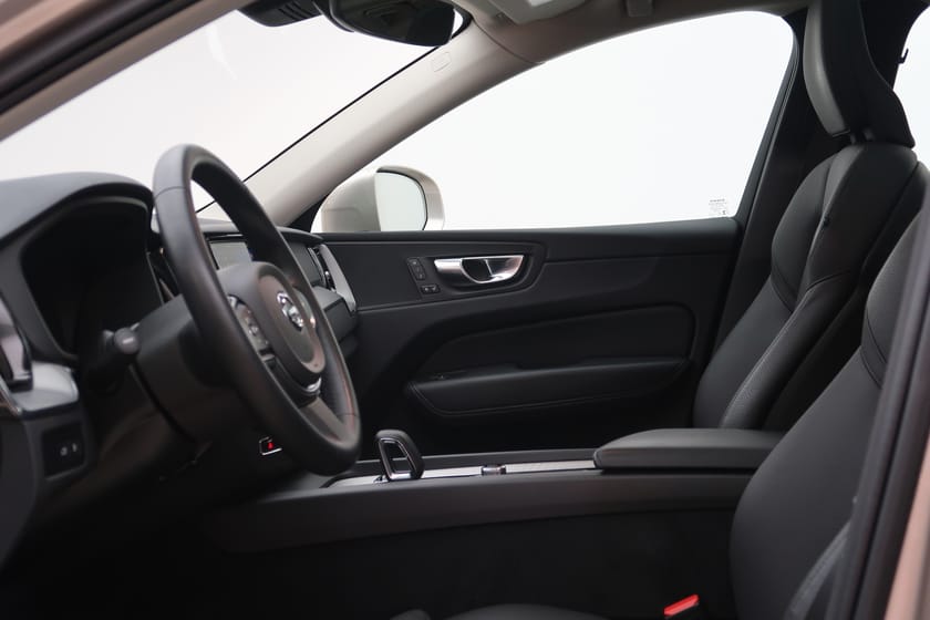 Bild 4 av Volvo XC60 Recharge T6 Core Bright/Pano