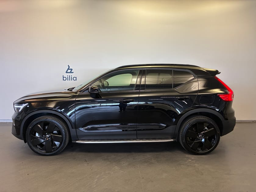 Bild 3 av Volvo EX40 Twin Motor Performance UltraBlackSE / 360 Kamera / Panoramatak / BLIS / Harman/Kardon /