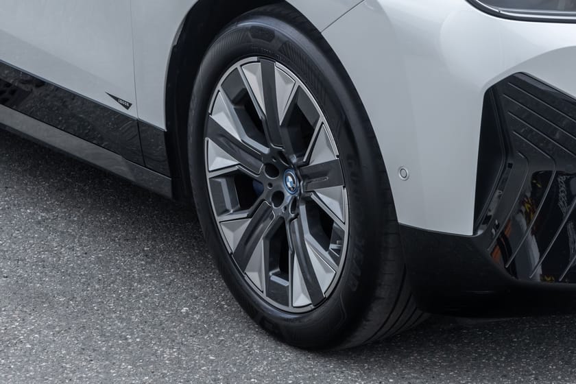 Bilde 3 av BMW iX xDrive40 Fully Charged Sportspakke Krok Pano A.Cruise