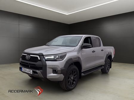 Toyota Hilux Dubbelhytt Invincible 2.8 MHEV 4WD Drag Diff B-Kamera Moms